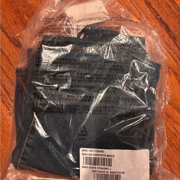 Good American Petite Straight Jeans - Picture 9 of 10